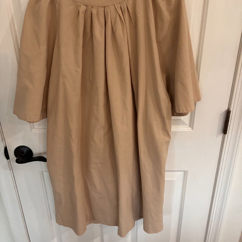 Finley Flutter Sleeve dress- Tuckernuck- Kacki - Picture 2 of 4